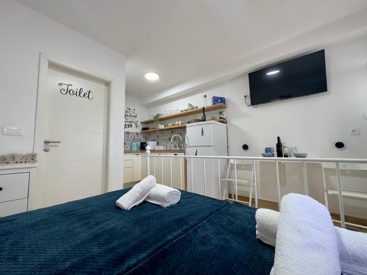 Matek Family & Studio Apartment Рованьска Екстер'єр фото