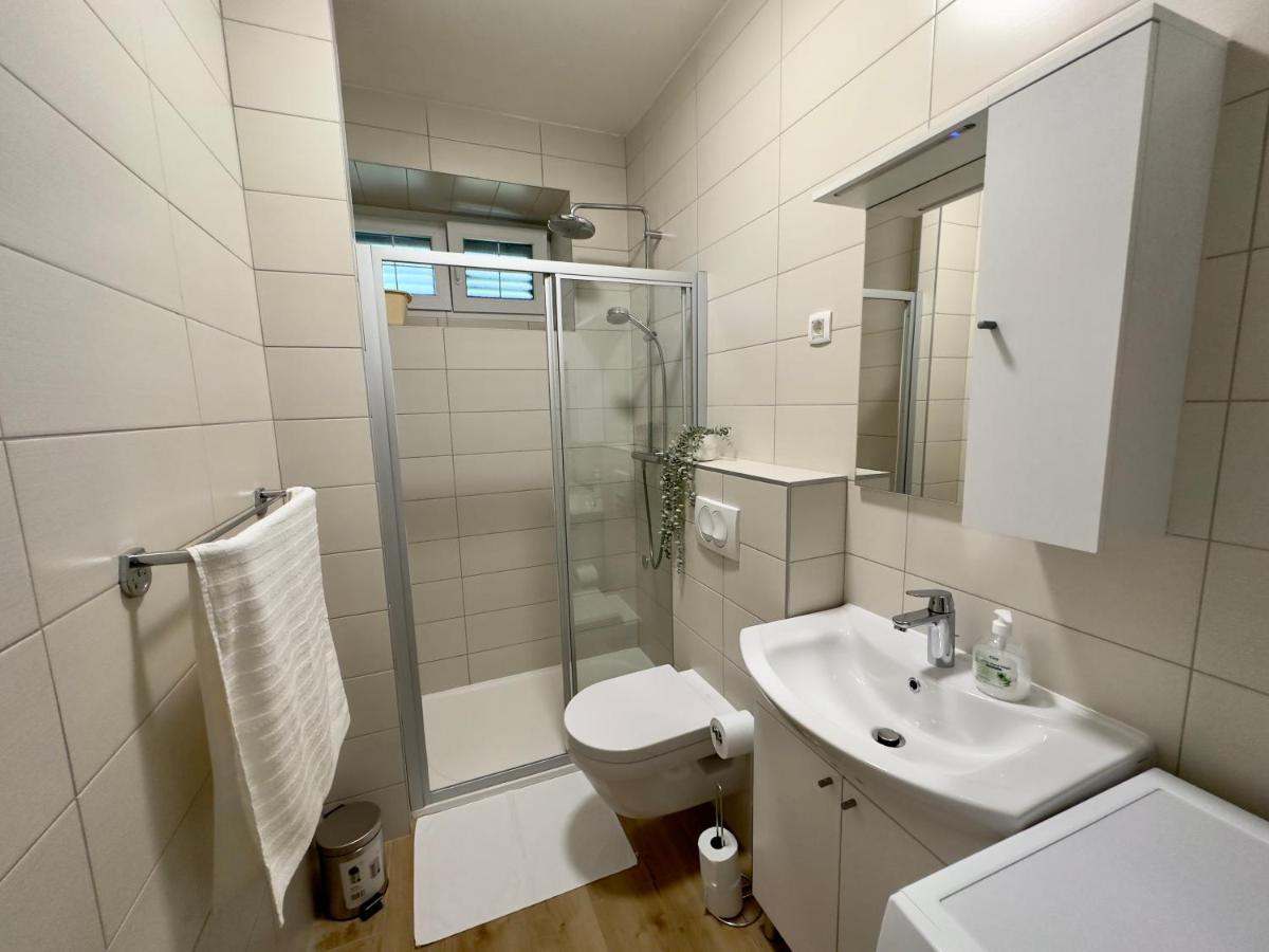 Matek Family & Studio Apartment Рованьска Екстер'єр фото