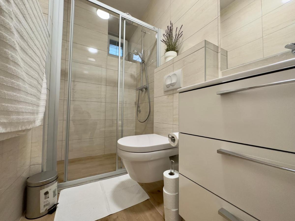 Matek Family & Studio Apartment Рованьска Екстер'єр фото