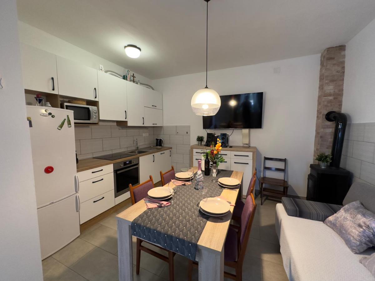 Matek Family & Studio Apartment Рованьска Екстер'єр фото