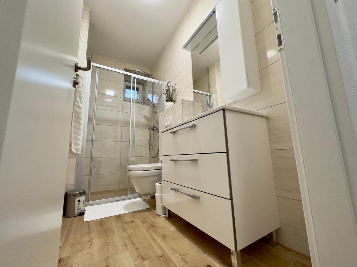Matek Family & Studio Apartment Рованьска Екстер'єр фото